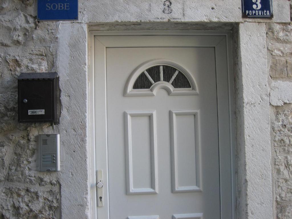 Split Central Guesthouse Buitenkant foto